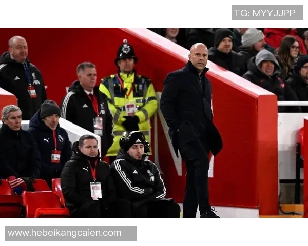 英超大战曼城与巴黎圣日耳曼0比0平局争议判罚引发全场热议