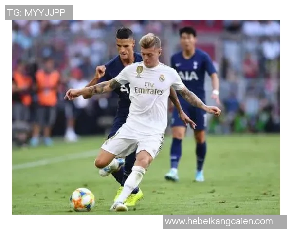 热刺与拜仁友谊赛战平乌龙球瞬间点燃全场激情战术分析