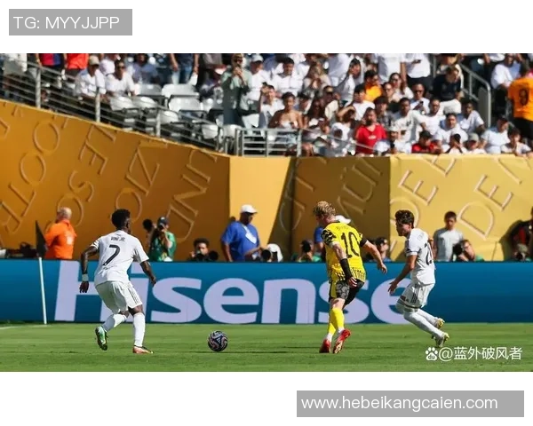 中超激战:拜仁逆转皇马4-3神奇扑救点燃全场激情